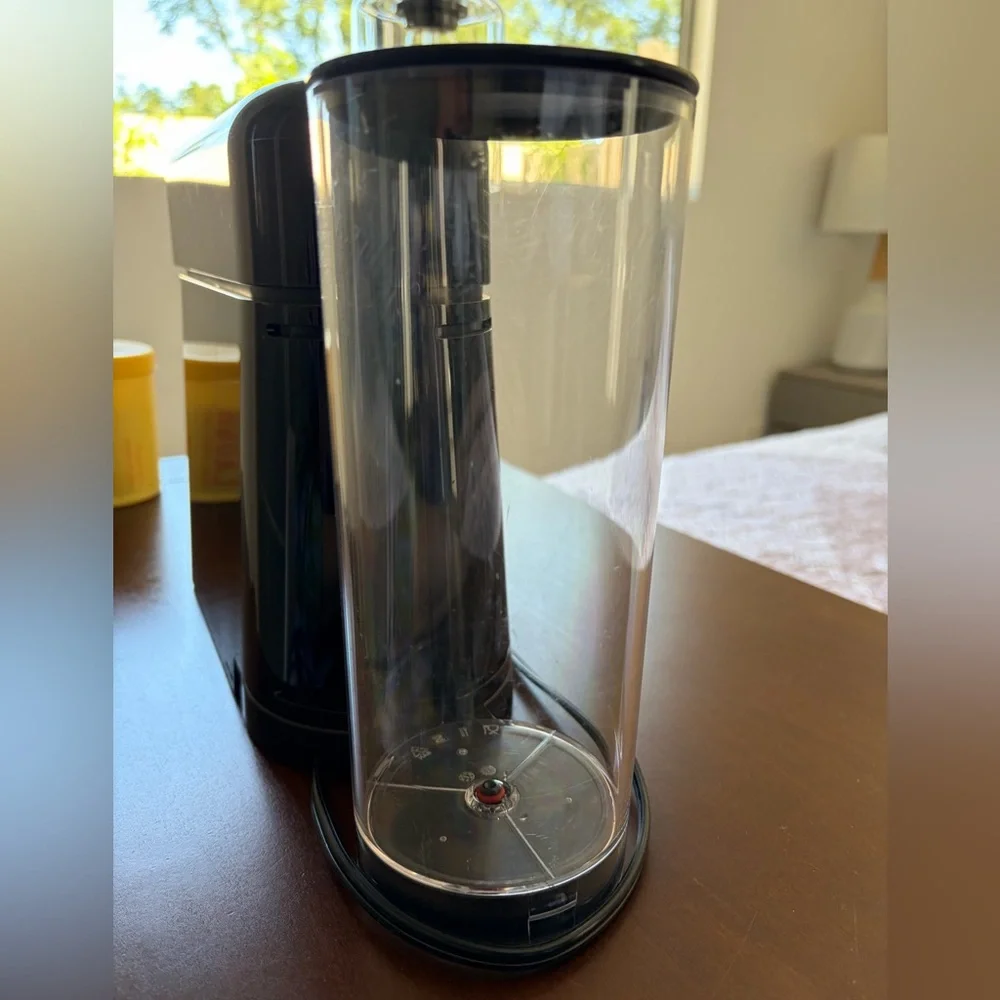 Nespresso Delonghi Glossy Black Espresso Maker - Picture 5 of 6